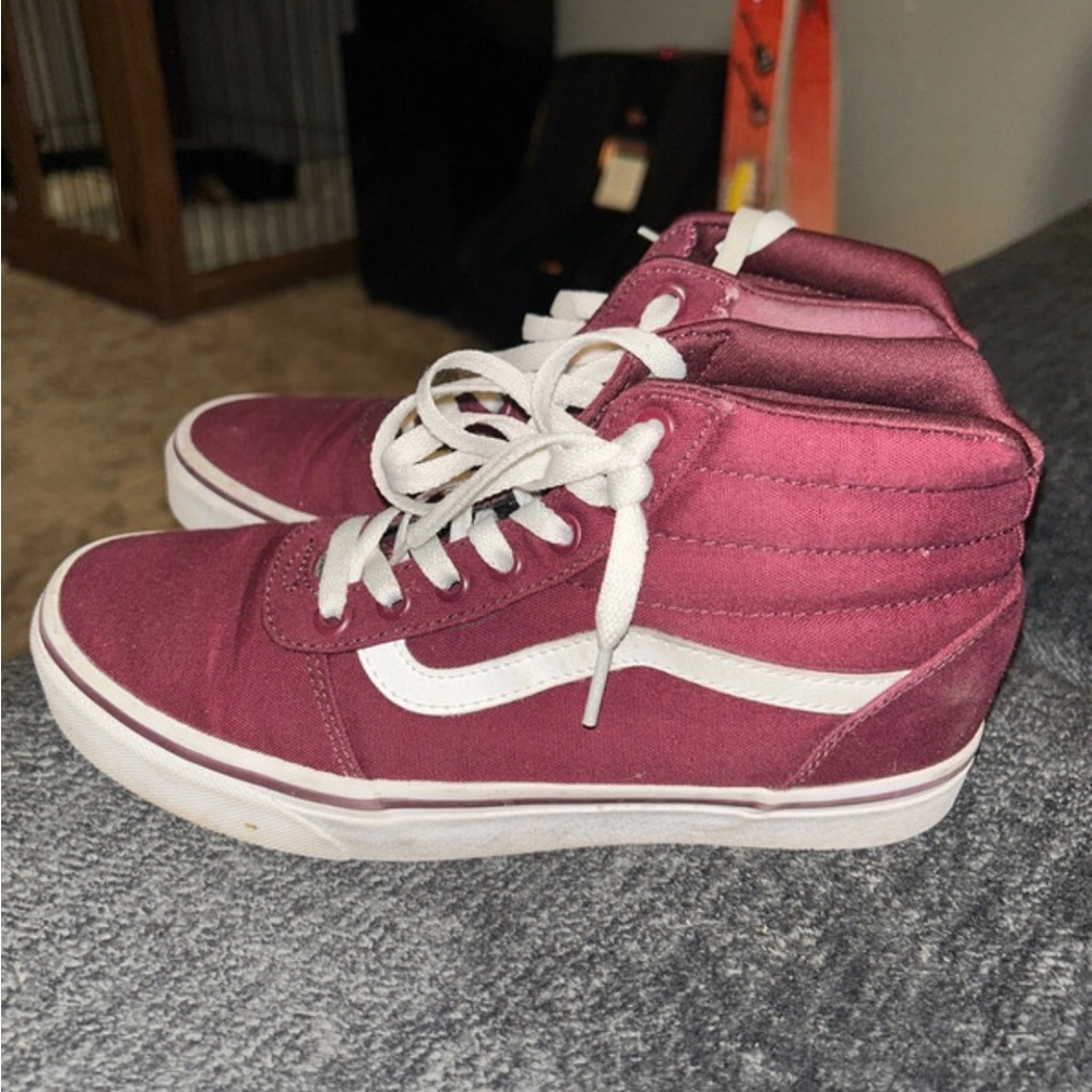 Vans Women High-Top Sneakers in Burgundy with White Sidestripe
